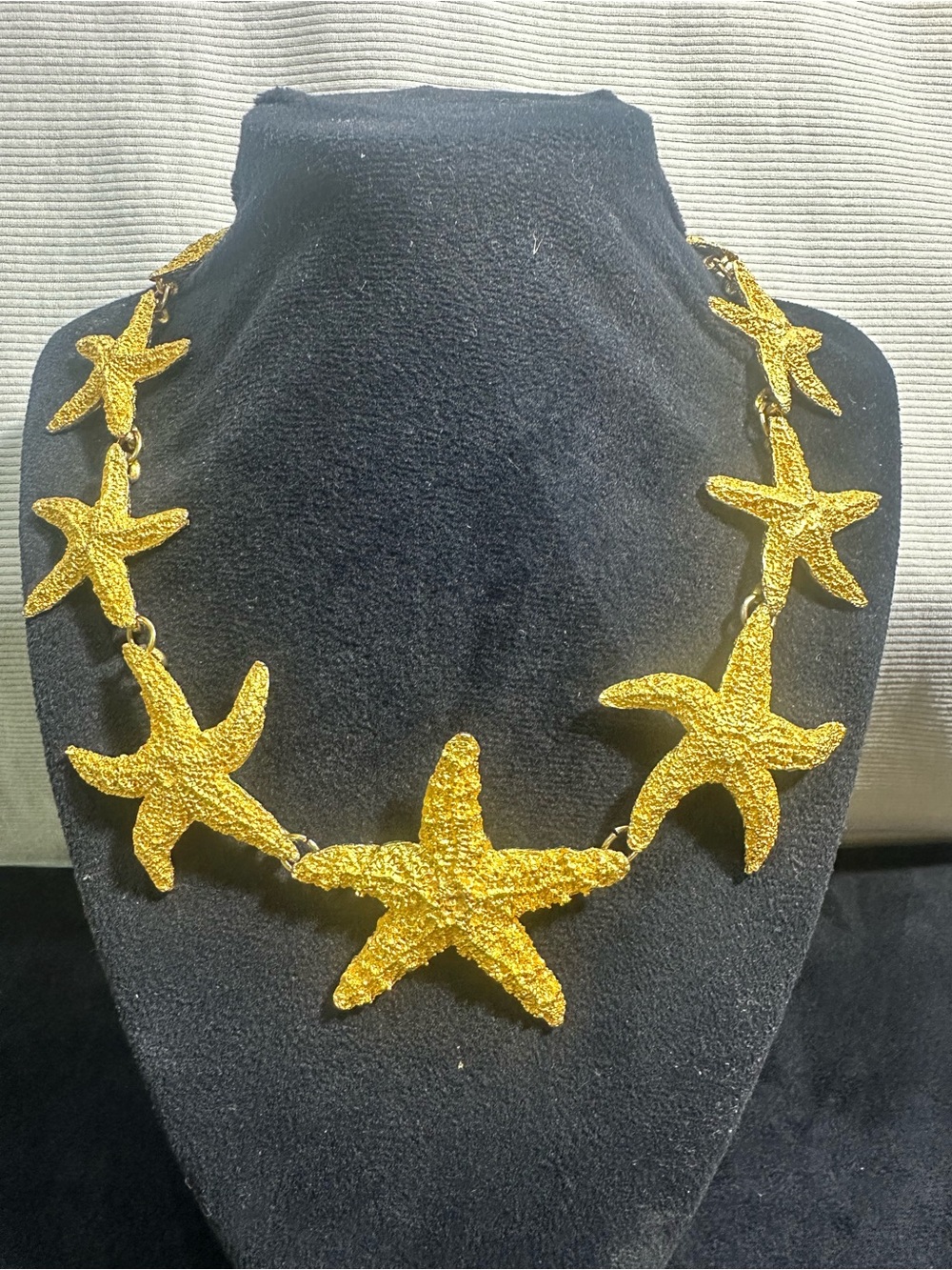 Vtg signed MDM Textured Graduating Star Fish Link Necklace